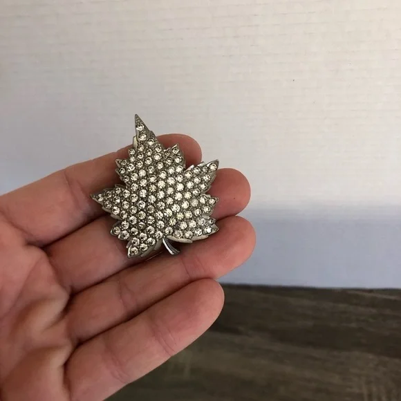 Silvertone Maple Leaf Rhinestone Brooch - Picture 8 of 10